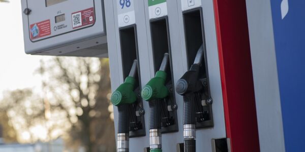 ¿Dónde está más ‘bara’ el litro de gasolina? Así está México