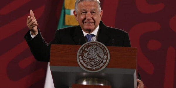 AMLO reitera la construcción del puente en Cancún con una inversión de 6 mil mdp