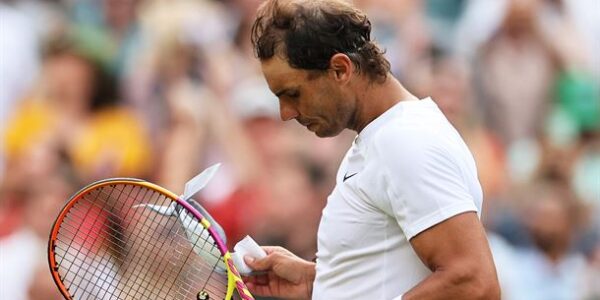 Rafael Nadal se retira de Wimbledon debido a lesión abdominal