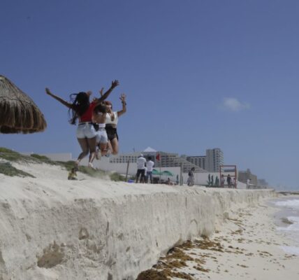 Trabajo permanente para mejorar instalaciones e imagen de playas en cancún