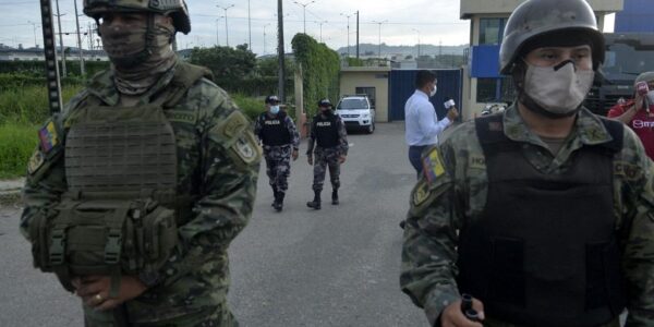 Cancún: 300 soldados del ejército desembarcan al arrancar el verano