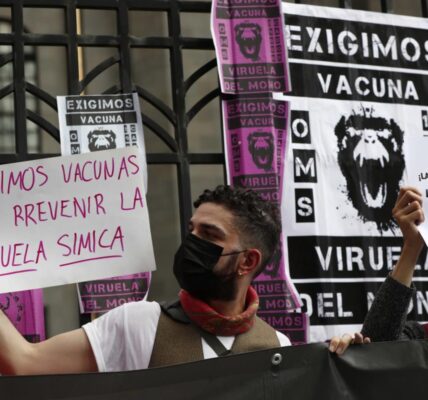 Activistas piden vacunas contra la viruela símica para personas con VIH