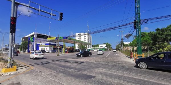 Recomiendan vías alternas por obras estratégicas en Cancún