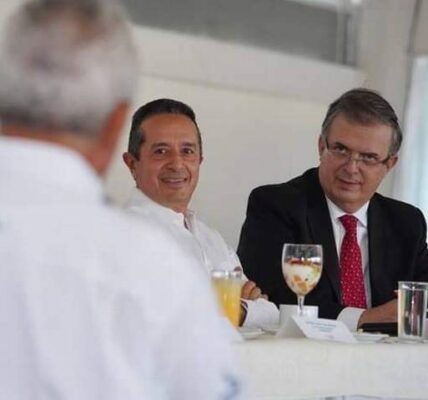 Ebrard se reúne con empresarios en Cancún