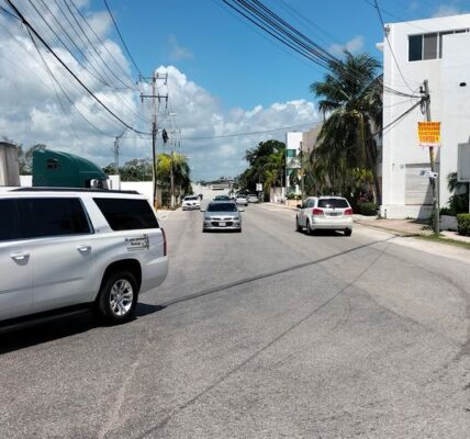 A pesar de las demoras, choferes ignoran vías alternas al aeropuerto de Cancún