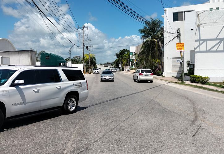 A pesar de las demoras, choferes ignoran vías alternas al aeropuerto de Cancún