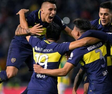 Equipo de fútbol prohibe jugadores regalar jerseys a los aficionados