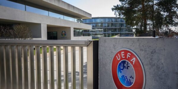 UEFA saca tarjeta amarilla al fútbol francés