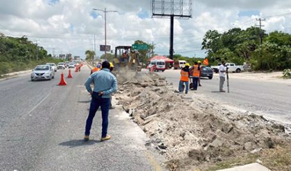 Instan a conductores a usar vías alternas por obras en Cancún