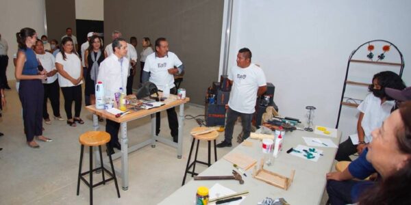 Desde Cancún, Carlos Joaquín inaugura la Fábrica de Artes y Oficios