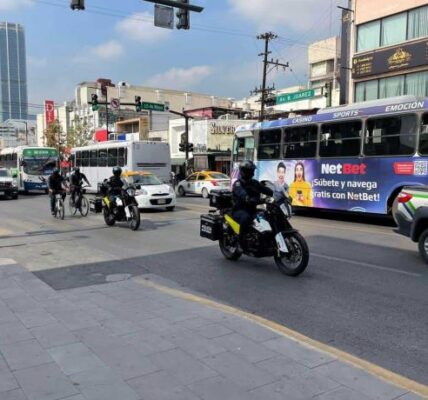 Policía de Monterrey inicia operativo de seguridad por compras de útiles escolares