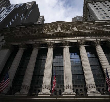 Wall Street en baja; caen compañías de tecnología y viajes