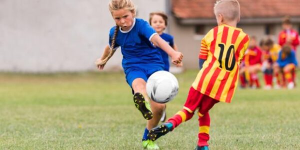 Más mujeres deberían ser entrenadoras de deportes para niños varones