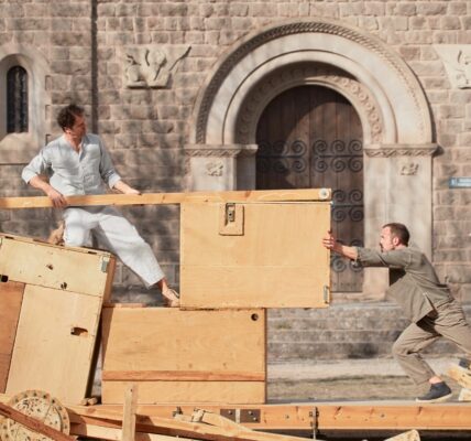 Espectáculos de circo en la calle para inaugurar la programación de teatros y auditorios de Murcia