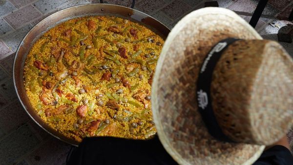 Dos mexicanos ganan el concurso internacional a la mejor paella del mundo en Valencia, España