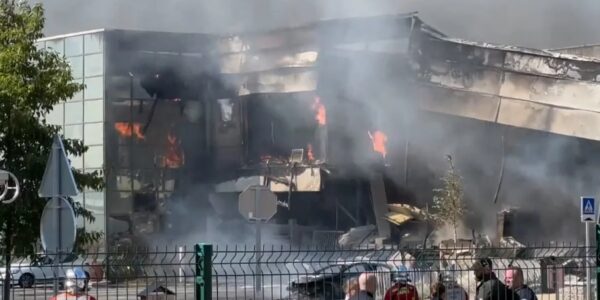 Se incendió en París el Mercado Internacional de Rungis, el almacén de productos agrícolas más grande del mundo