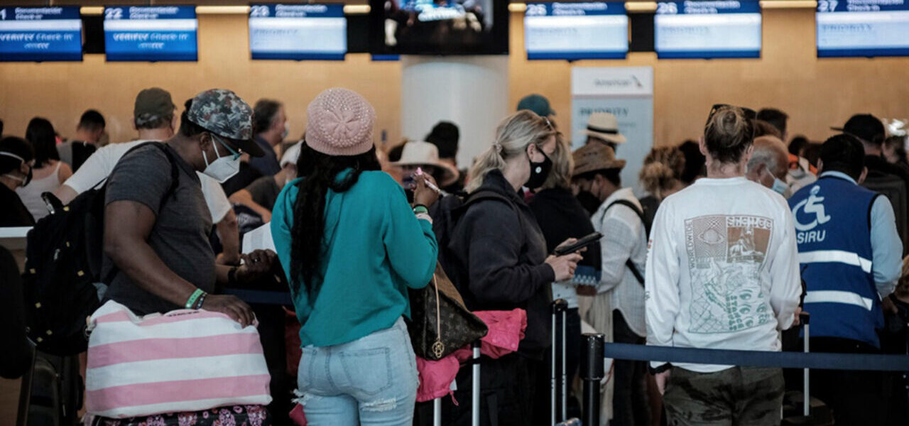 Cancelaciones en el aeropuerto de Cancún de vuelos a Florida por el huracán ‘Ian’