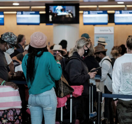 Cancelaciones en el aeropuerto de Cancún de vuelos a Florida por el huracán ‘Ian’