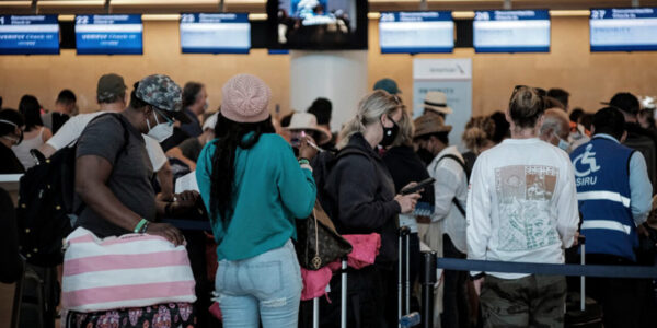 Cancelaciones en el aeropuerto de Cancún de vuelos a Florida por el huracán ‘Ian’