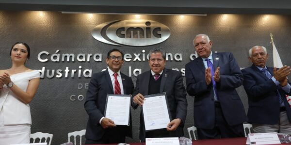 Por el desarrollo y bienestar de Zacatecas, ratifica Gobernador David Monreal colaboración con los constructores