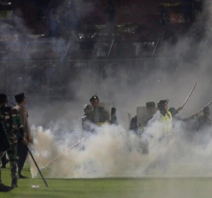 Fútbol mundial reacciona a tragedia en Indonesia