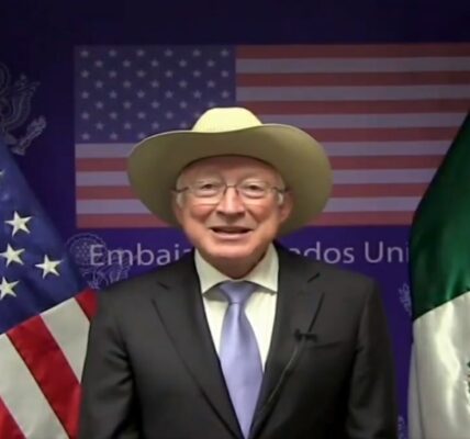 Firma Zacatecas con Ken Salazar acuerdo de cooperación en seguridad