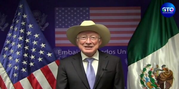 Firma Zacatecas con Ken Salazar acuerdo de cooperación en seguridad