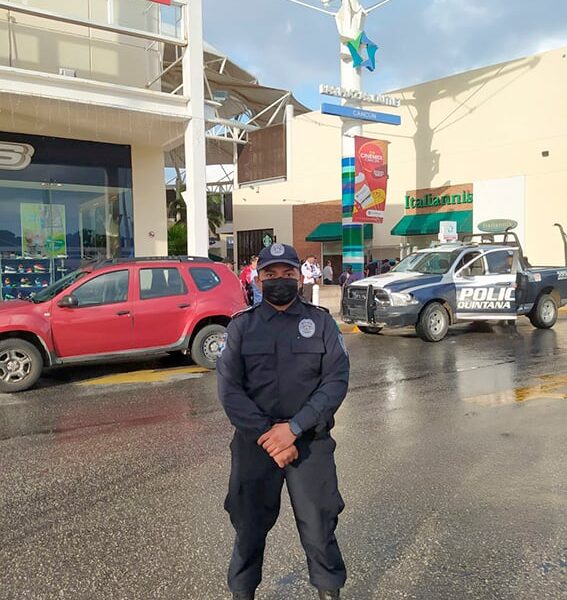 Refuerzan presencia policiaca en plazas de Cancún por Buen Fin