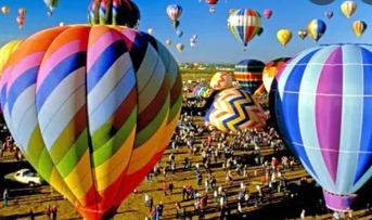 Un festival tradicional de globos en Birmania para olvidar el sangriento conflicto