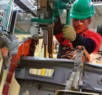 Actividad industrial crece en 14 entidades en febrero; destaca Quintana Roo con 21%