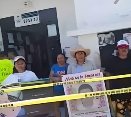 Madres buscadoras toman entrada de la Fiscalía de Quintana Roo